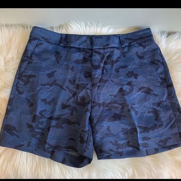 NWT Banana Republic Blue Camo Faux Silk Shorts w/ Front & Back Pockets! ❤️ - Picture 1 of 3